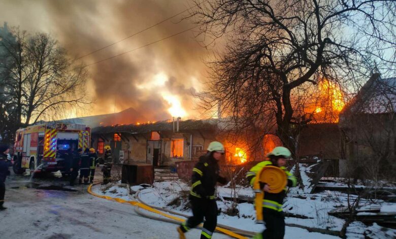 Вогонь гасили довго: чернігівські рятувальники розповіли подробиці вчорашньої пожежі на Шерстянці