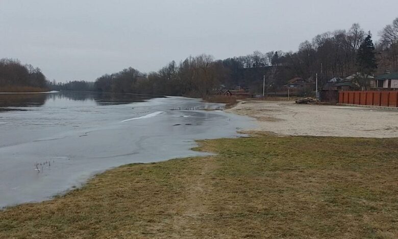 Зимова повінь: вода не відступає від Чернігівської області