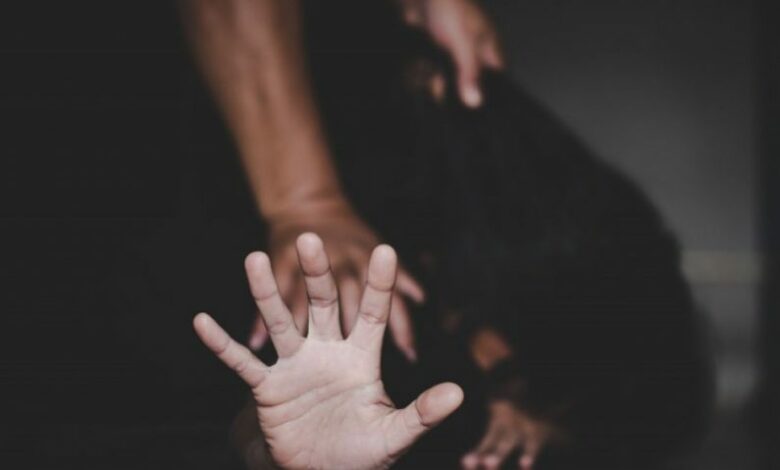 До 15 років ув’язнення засуджено батька з Чернігівщини, що систематично ґвалтував власну доньку