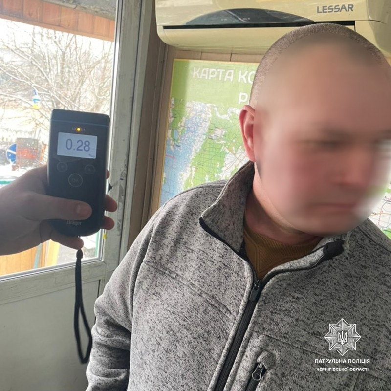 На посту «Кіпті» патрульні затримали п’яного водія маршрутки «Чернігів-Київ» (Фото)