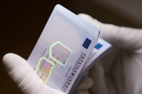 Назвали країни, де українці можуть оформити ID-картки