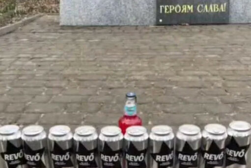 «П’яна вечірка на кістках»: на Чернігівщині підлітки розважалися на меморіалі Героям (Відео)