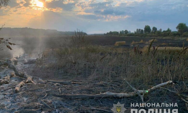 Поліція Чернігівщини нагадує громадянам про заборону спалювання сухої трави