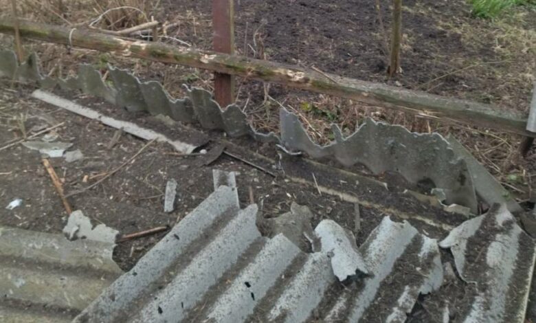 Пошкоджено житловий будинок: росіяни обстріляли прикордоння Чернігівщини (Фото)