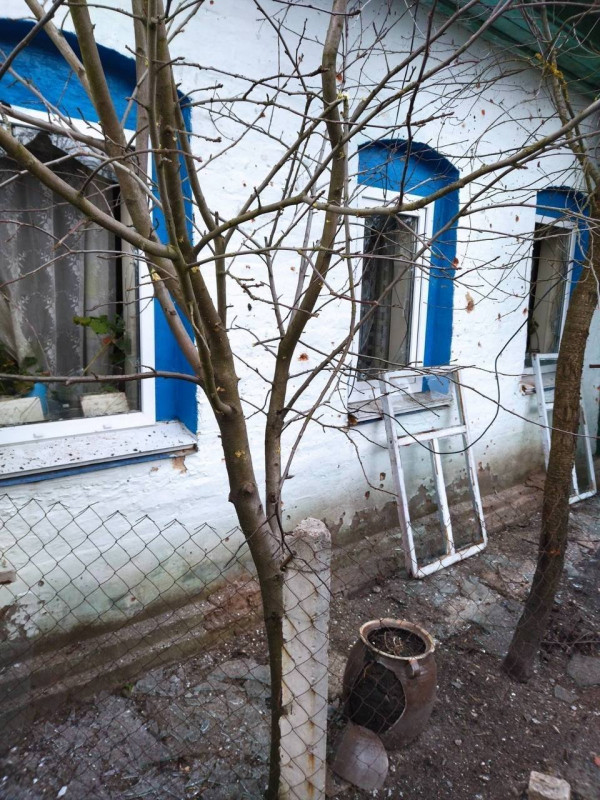 Пошкоджено житловий будинок: росіяни обстріляли прикордоння Чернігівщини (Фото)