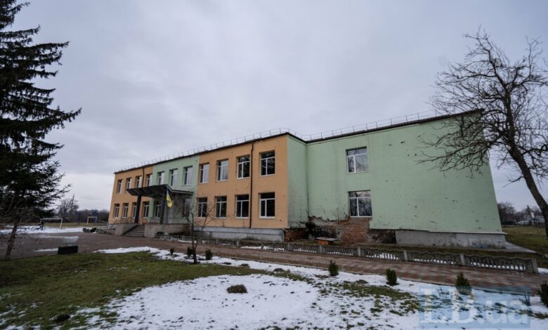 Росіяни навіть унітази пінкою заклеїли: як оговтується після окупації сільська школа на Чернігівщині (Фото)