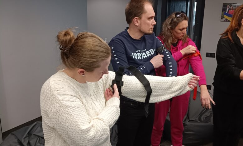 Турнікети, ізраїльські бандажі та гемостатики: чернігівців навчають, як надавати домедичну допомогу (Фото)