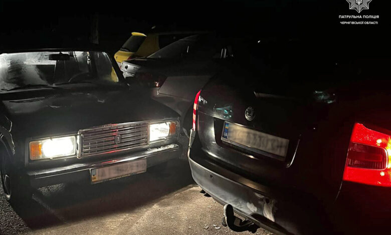 У Чернігові нетверезий водій в’їхав у припарковану автівку