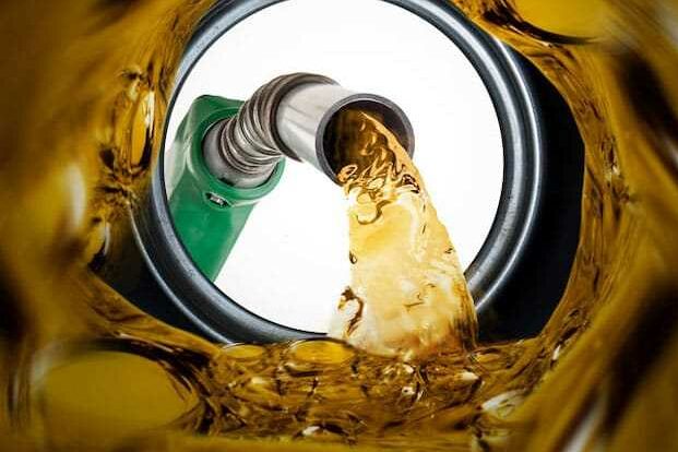 У прикордонні Чернігівщини викрили масштабне нелегальне виробництво низькоякісної солярки (Відео)