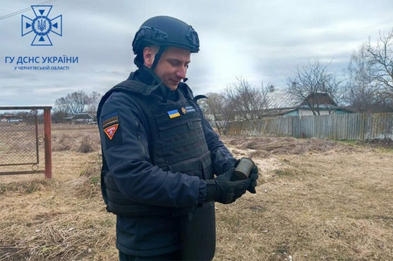 Жителі сіл на Чернігівщині знаходять вибухонебезпечні предмети