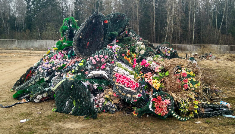 Громади – про весняні толоки і море пластикових квітів на могилах у поминальні дні