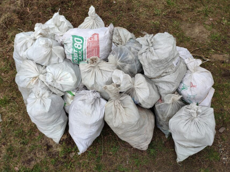 Молодь Сосницької громади організувала акцію з прибирання сміття