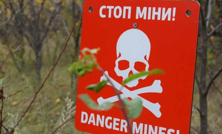 На Чернігівщині дві автівки підірвалися на мінах: четверо людей загинуло на місці