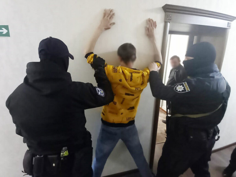 На Чернігівщині затримали розбійника, який напав на жінку та викрав мільйон