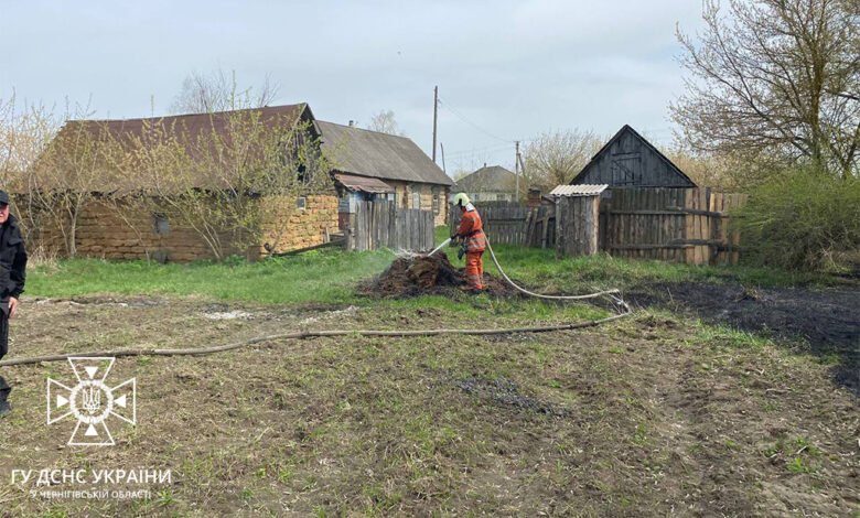 Під постійними ворожими обстрілами продовжують нести службу воїни без зброї – рятувальники Семенівщини (Фото)