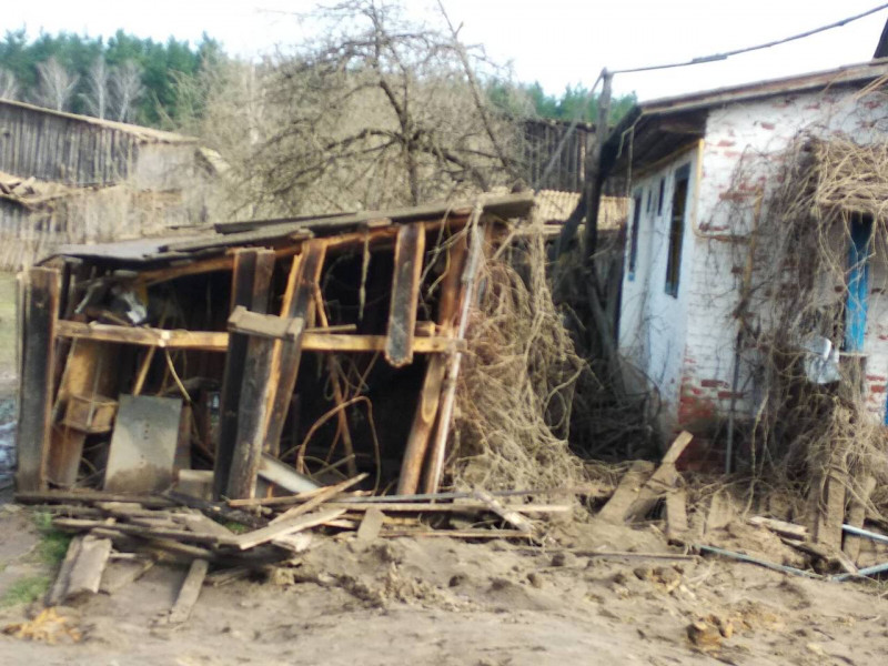 Росіяни з винищувача вдарили по прикордонню Чернігівщини: пошкоджено житлові будинки (Фото)