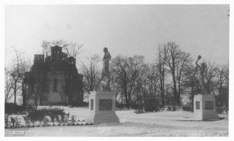 Старий Чернігів: зруйновна Катерининська церква і скульптури минулого (Фото)