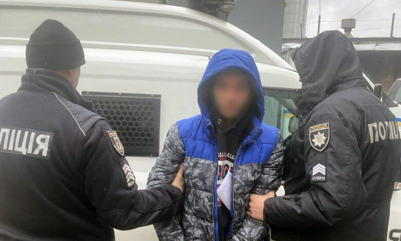 У Чернігові поліцейські затримали підозрюваного у пограбуванні жінки