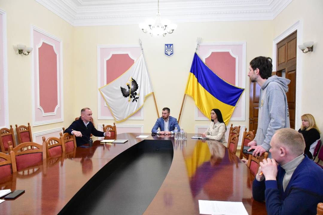 У Чернігові встановлять парклет. Проєкт буде реалізований у співпраці з компанією "Glovo"