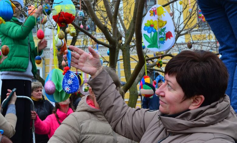 У Ніжині прикрасили Великоднє дерево (Фото)