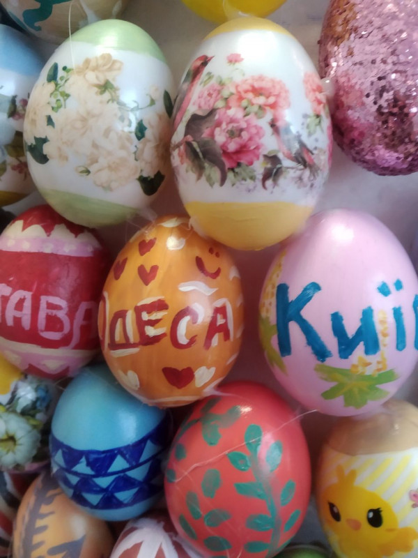 У Сновську створили гігантську великодню писанку (Фото)