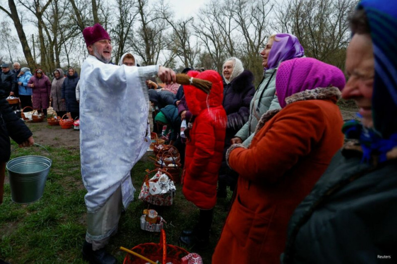 У селі Лукашівка на Чернігівщині святити паски у церкві, зруйнованій війною