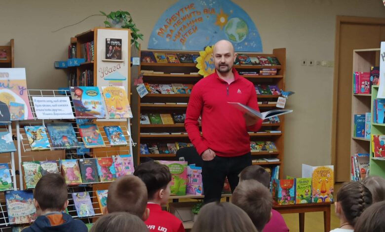 Відомий письменник Сашко Дерманський приїхав до чернігівських дітей (Фото)