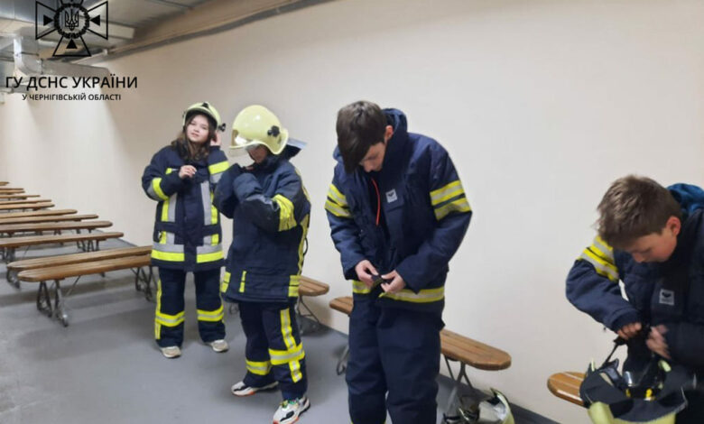 «Вогняні месники»: на Чернігівщині створена команда добровільних юних пожежників-рятувальників (Фото)