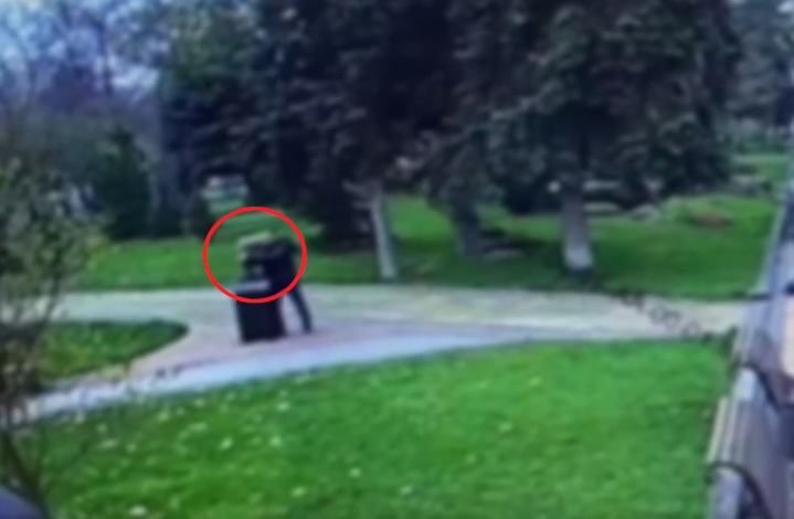 Затримали аж на Чернігівщині: правоохоронці знайшли чоловіка, який намагався викрасти у Великдень скульптуру в парку в Києві
