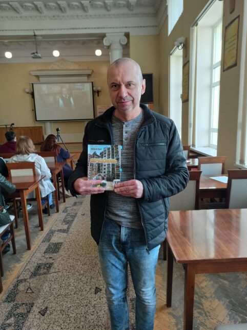 «Живу, аби писати. Пишу, щоби жити…»: у Чернігові презентували нову книжку відомого письменника Олексія Брика