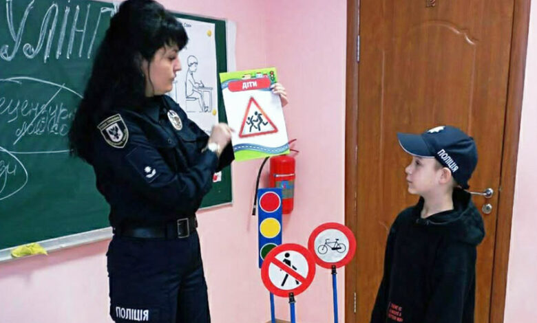 Безпека на дорозі: поліція Чернігівщини закликає батьків навчити дітей безпечної поведінки