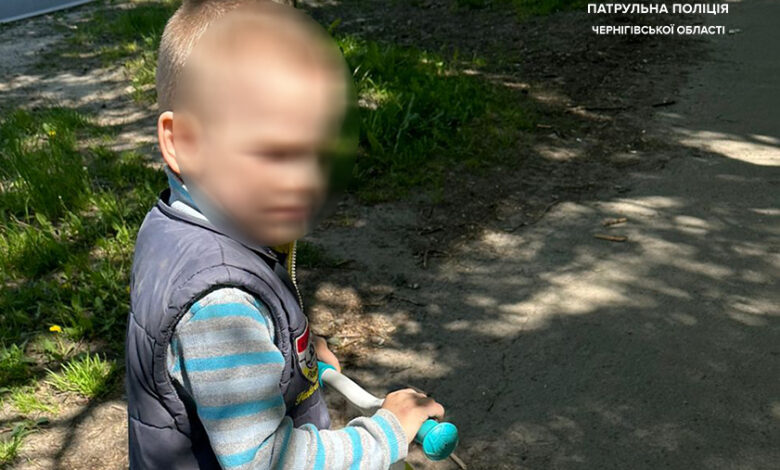 Чернігівські патрульні допомогли 4-річній дитині повернутися додому