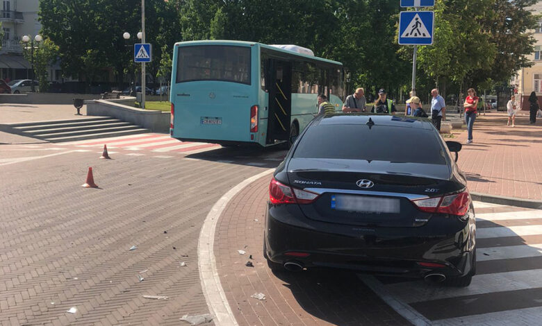 ДТП у центрі Чернігова: водій, що в’їхав у автобус, ще з березня як позбавлений водійського посвідчення