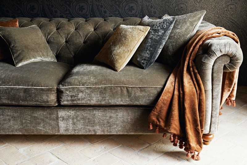 Шкіра чи тканина: який матеріал краще обрати для оббивки дивану?