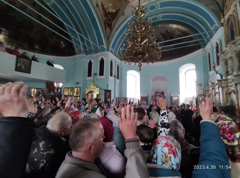 На Чернігівщині московські служителі приватизували церкву: релігійні баталії в Носівці