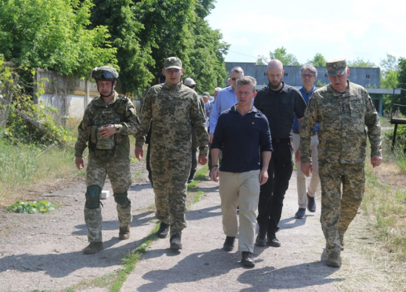На Чернігівщині побував міністр оборони Швеції