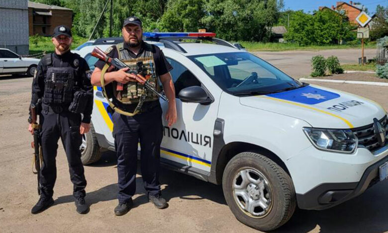 На Чернігівщині поліцейські врятували чоловіка, який тонув в озері