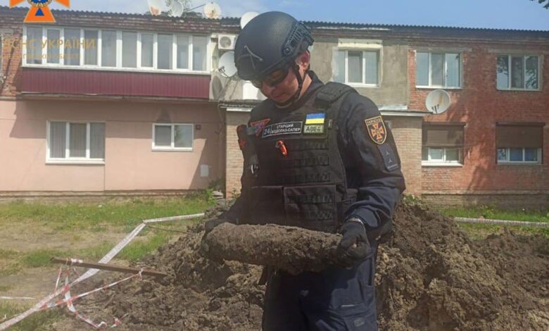 На Чернігівщині рятувальники вилучають вибухонебезпечні предмети