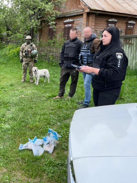 На Чернігівщині викрили чоловіка, який зберігав вибухівку та боєприпаси