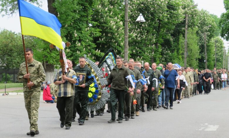 На Новгород-Сіверщині попрощалися ще з одним полеглим воїном