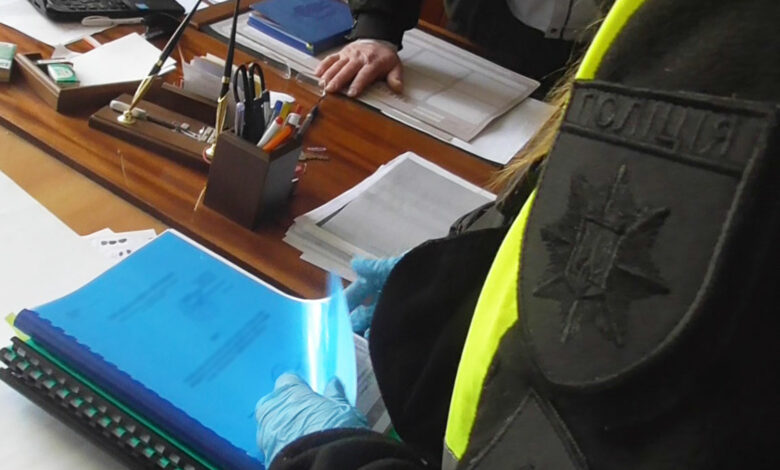 Поліція повідомила про підозру у розтраті бюджетних коштів чиновнику Козелецької селищної ради