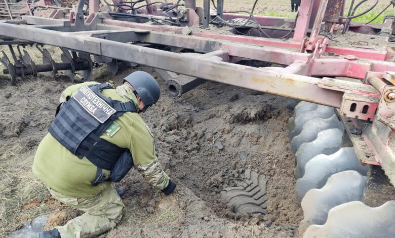 Поліція розслідує обставини вибуху трактора в Чернігівському районі (Фото)