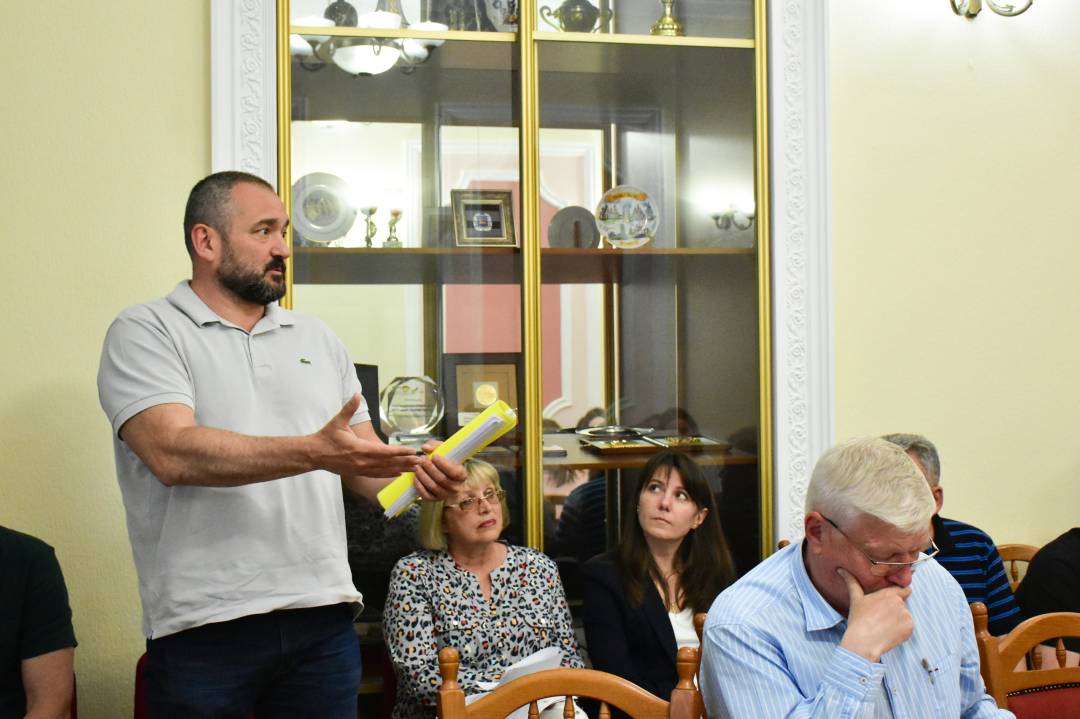 РЛП "Ялівщина" звернувся до Чернігівської міськради для отримання дозволу на знесення аварійних дерев. Питання розглянуть на сесії