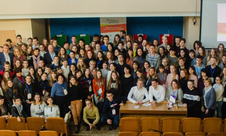 Школярки з Чернігова стали учасницями фінальних змагань Всеукраїнського проєкту «Молодь дебатує»