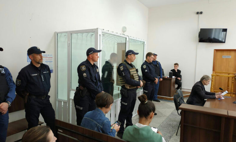 Суд заарештував трьох підозрюваних у жорстокому вбивстві подружжя киян та їхнього 4-річного сина (Фото)