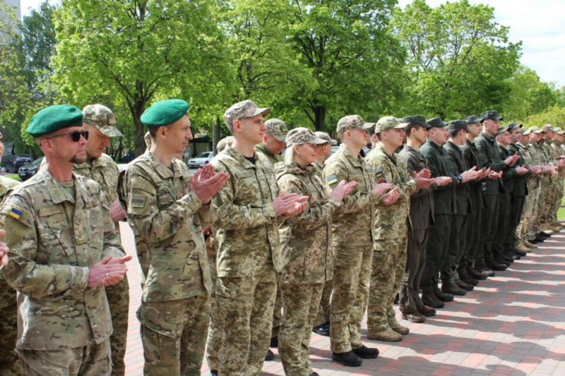 У Чернігові погасили поштову марку, присвячену захисникам і захисницям України