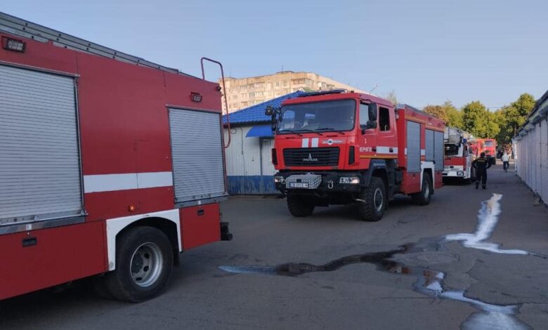 У Чернігові сталася пожежа на ринку «Нива» (Фото)