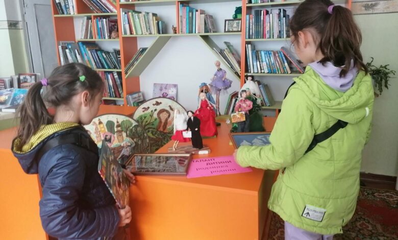 У Ніжині відкрилася виставка ляльок юної майстрині