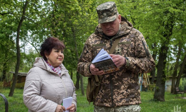 Військові передали патріотичні книжки для Чернігівської обласної бібліотеки для юнацтва