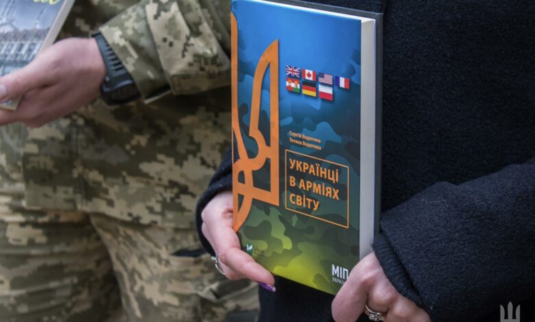 Військові передали патріотичні книжки для Чернігівської обласної бібліотеки для юнацтва